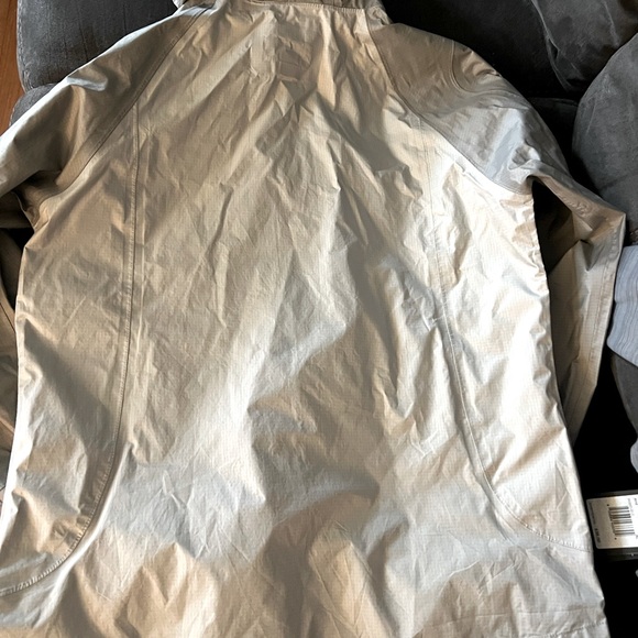 Girls REI raincoat - Picture 7 of 7